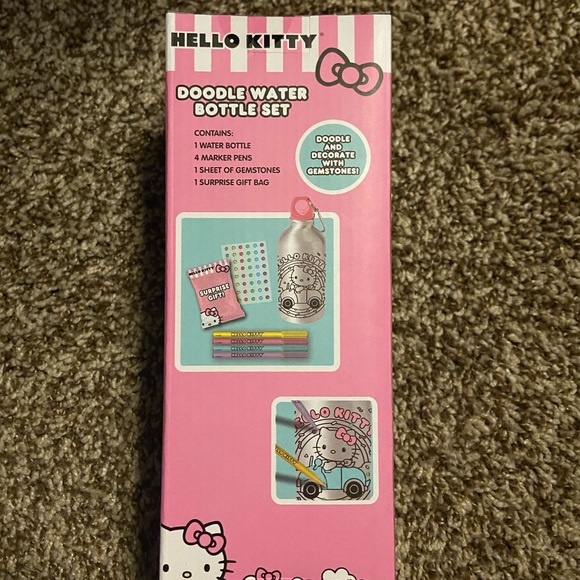 Hello Kitty Bottle Set - Picture 2 of 2